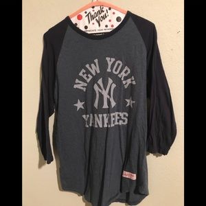 Mitchell and Ness Yankees 3/4 sleeve shirt.